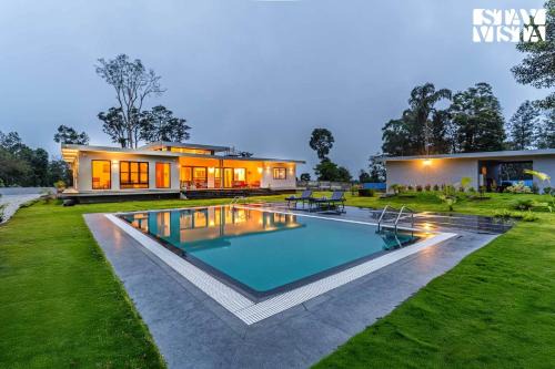 Madikeri Villa | Serenova 4BR with big pvt pool and lawn - Your escape awaits !