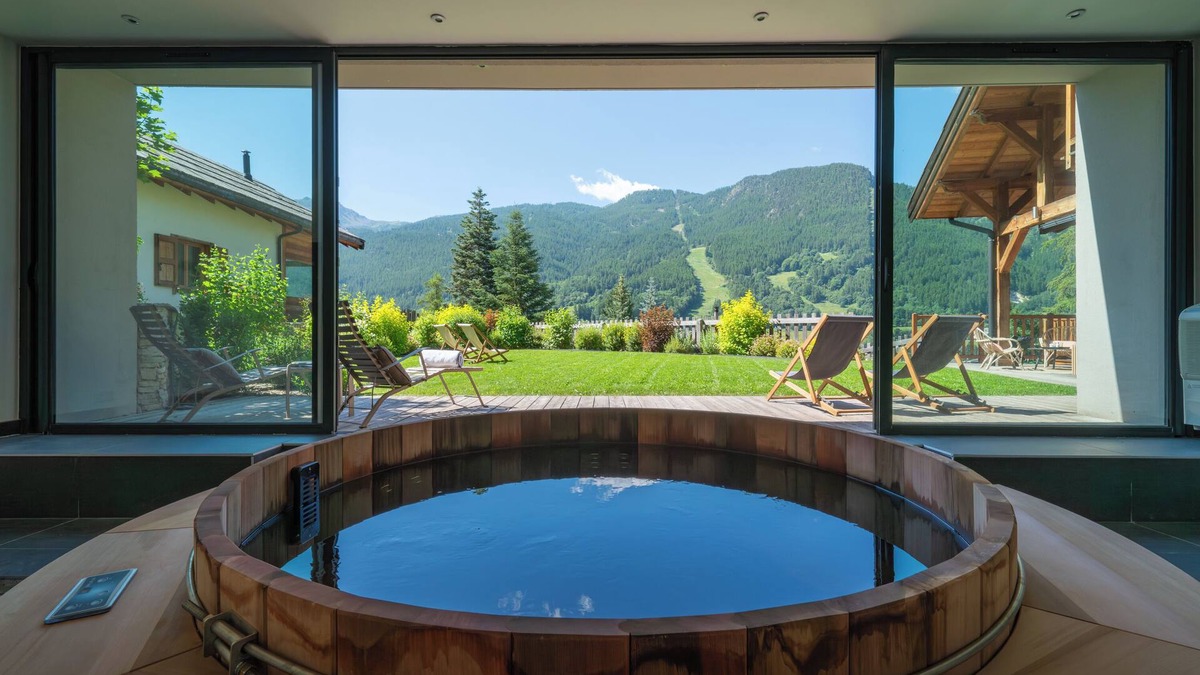 La Salle-les-Alpes Ski Chalet | Serre-Chevalier: 5-star luxury chalet, Spa area, panoramic view