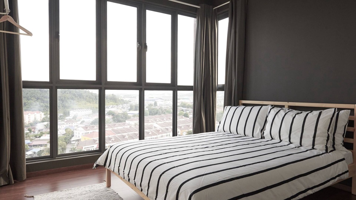 Seri Kembangan Apartment | Service Apartment (2BR+2Bath) with Mall