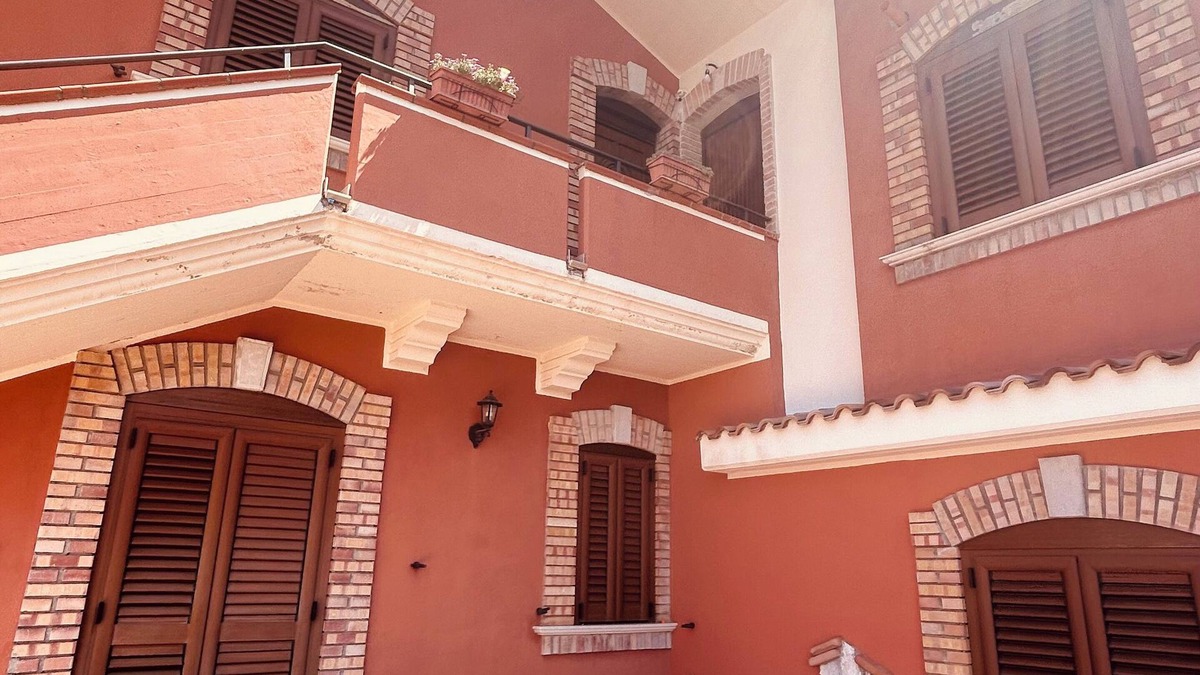Melfi Bed & Breakfast | "Set in a beautiful natural setting and surrounded by lush gardens."