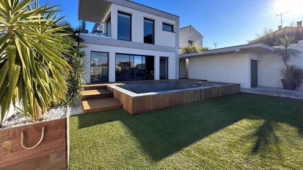 Sete Villa | SETE SUPERB CONTEMPORARY VILLA, POOL AND POND VIEW