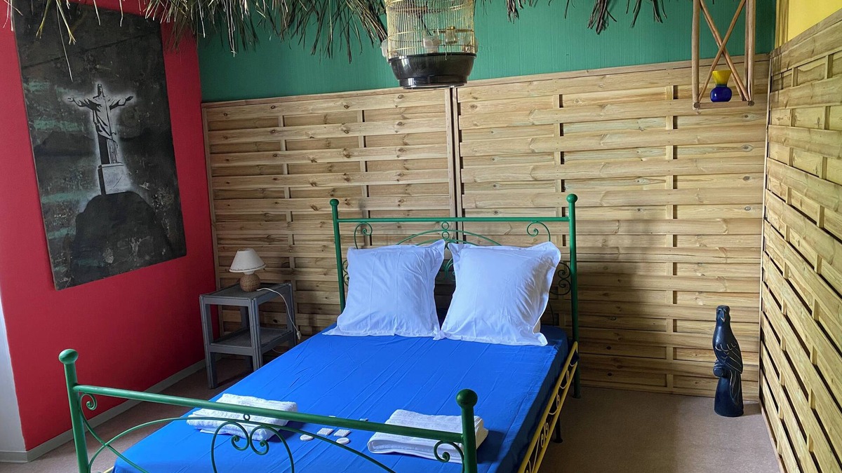 Castelnau-Riviere-Basse Bed & Breakfast | Setting course for Latin America