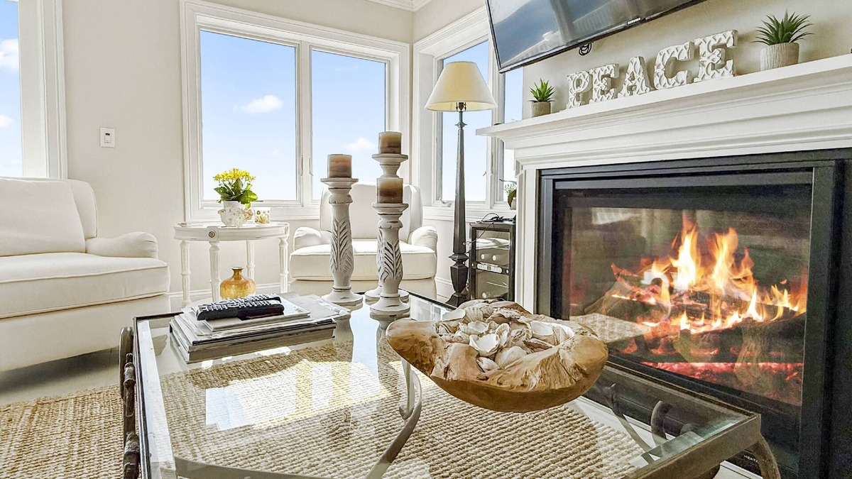 Milford Condo | Setting Sun Waterfront Retreat on Hillside