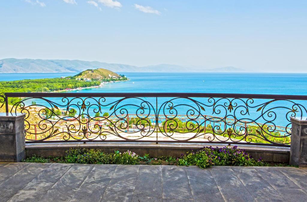 Tsamakaberd House | Sevan Villa