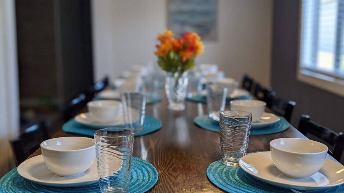 Davenport House | Seven Bays Lake Place