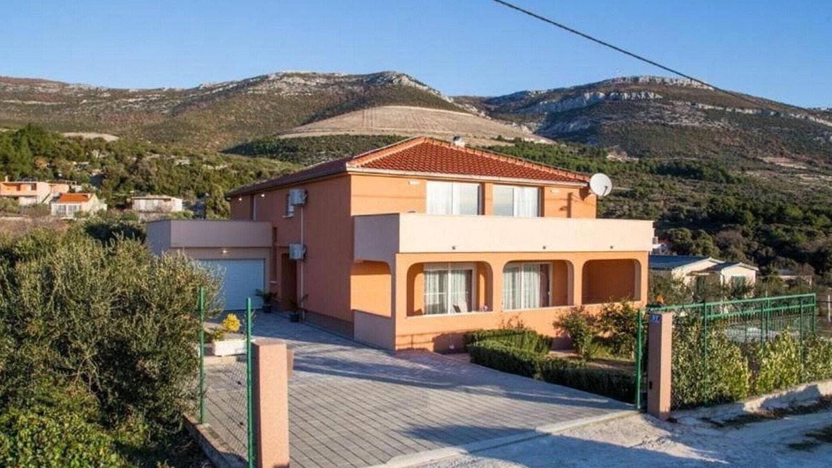 Rudine Villa | Seven Bedroom Villa with Pool
