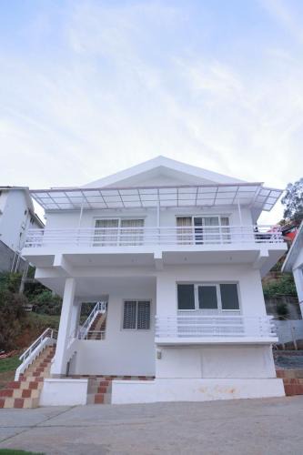 Ooty Apartment | Seven Endue Delight with Mountain view on the Hill Top