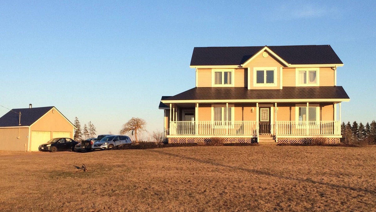 Borden-Carleton House | Seven Mile Bay private country home, access to quiet beach.