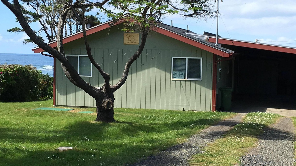 Yachats House | Seven miles of sandy beach. North end of historic 804 Trail. Pet Friendly.