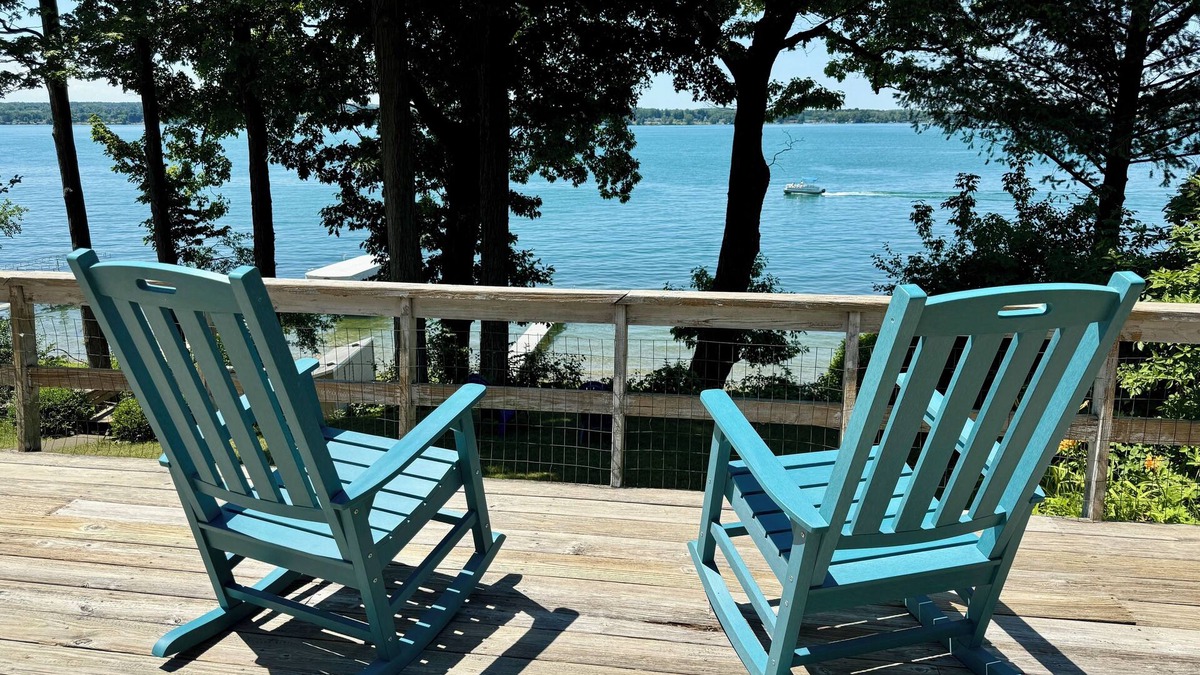 Town of Owasco Cottage | Seven Oaks — Lakefront Cottage on Owasco Lake — Large Beach with Stunning Views