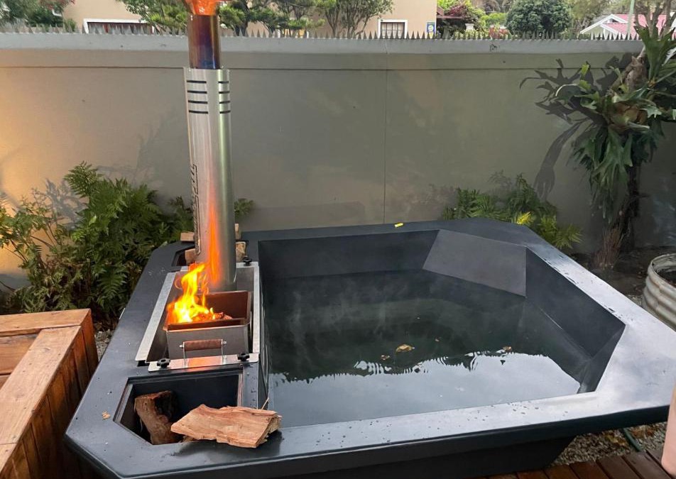 Hermanus House | Seven on Flora- Hot Tub, Modern with amazing outside area