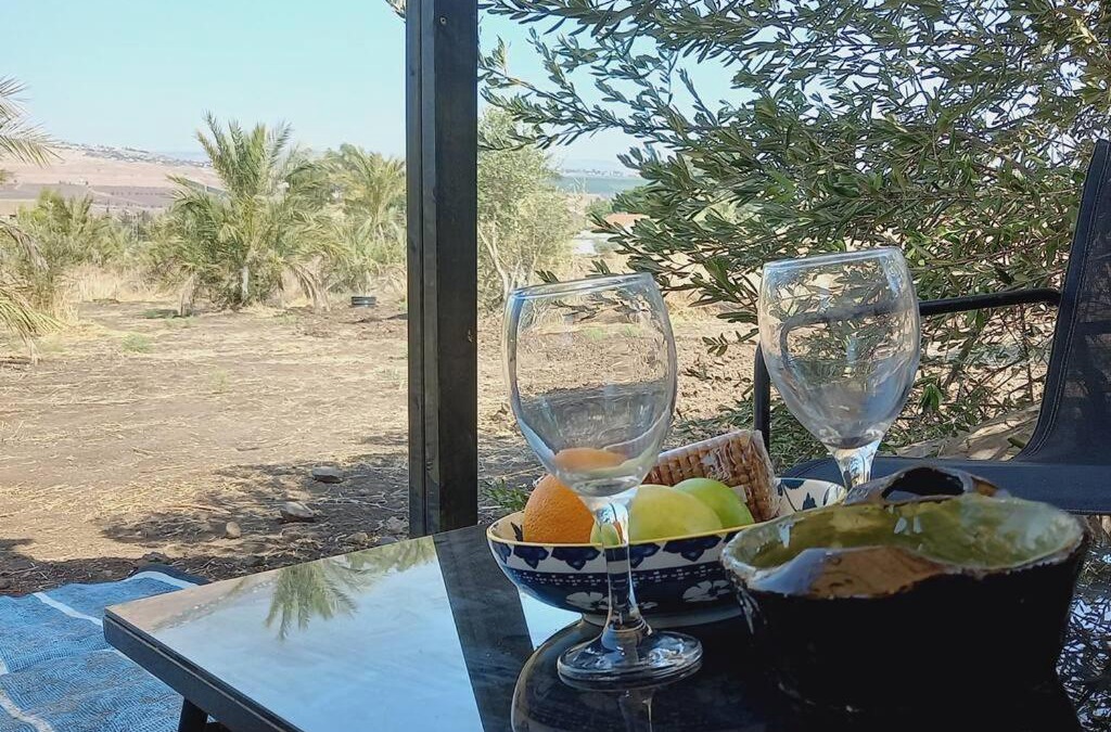 Yavne'el Ski Chalet | Seventh Heaven בקתת עץ זוגית מבודדת בלב מטע זיתים