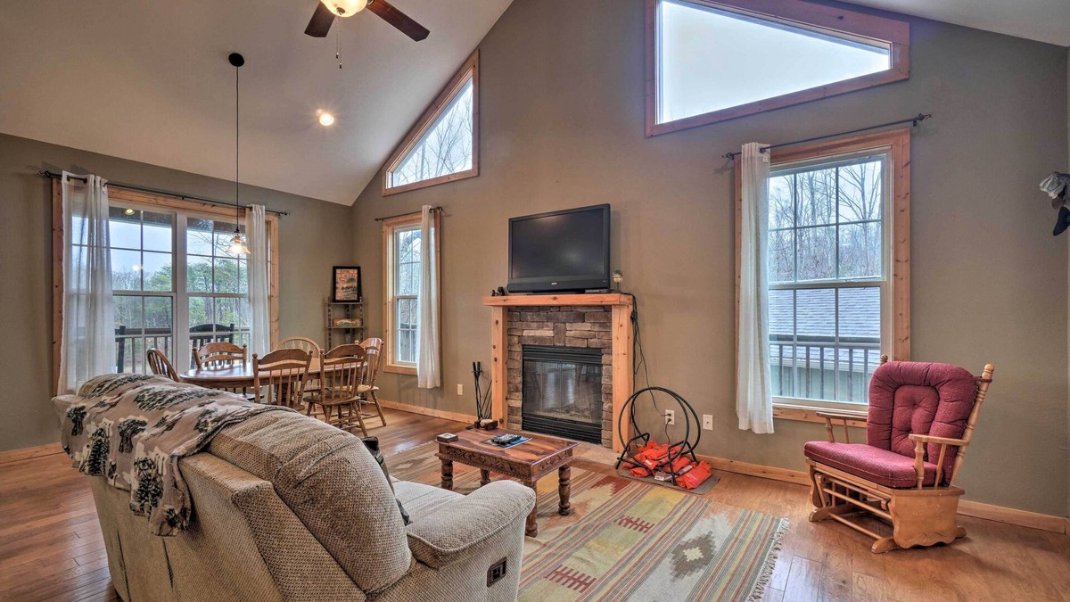 Sevierville Cabin | Sevierville Cabin w/Lake Views & Wraparound Porch