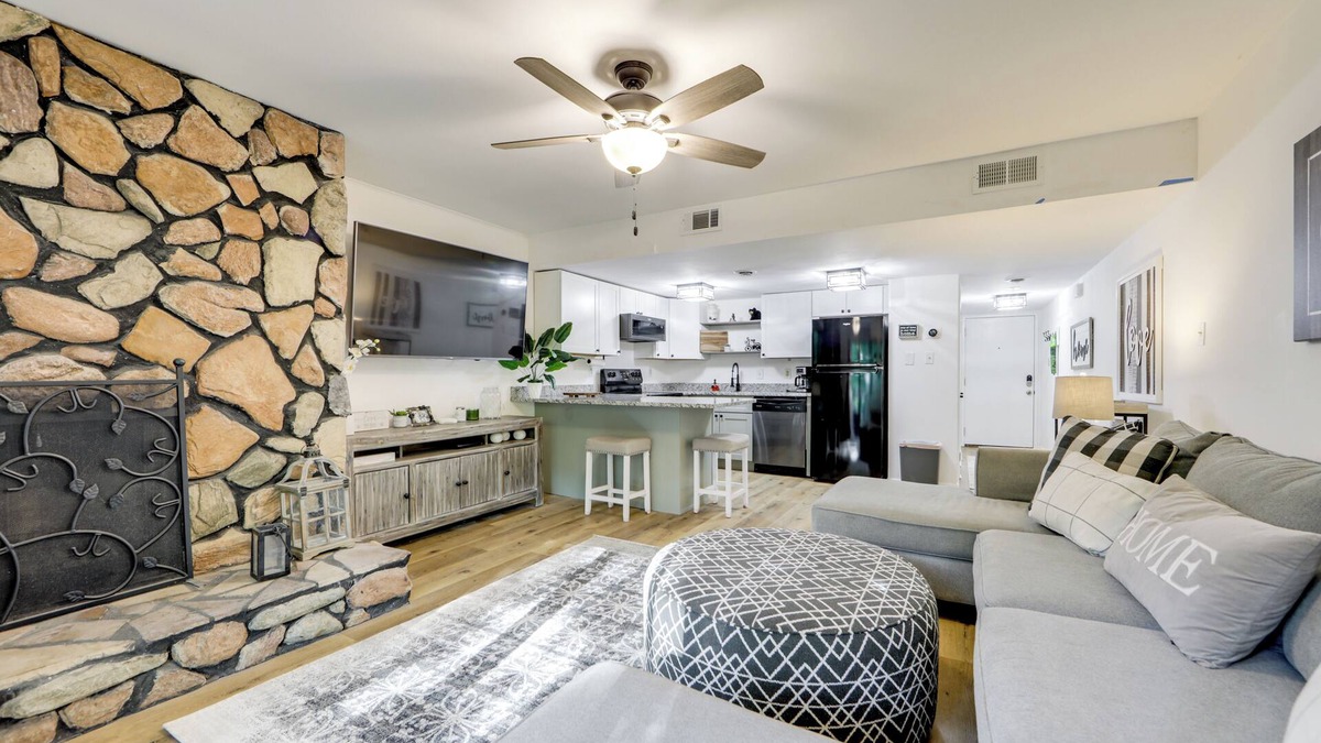 Sevierville Condo | Sevierville Condo w/Balcony + Pool Access!