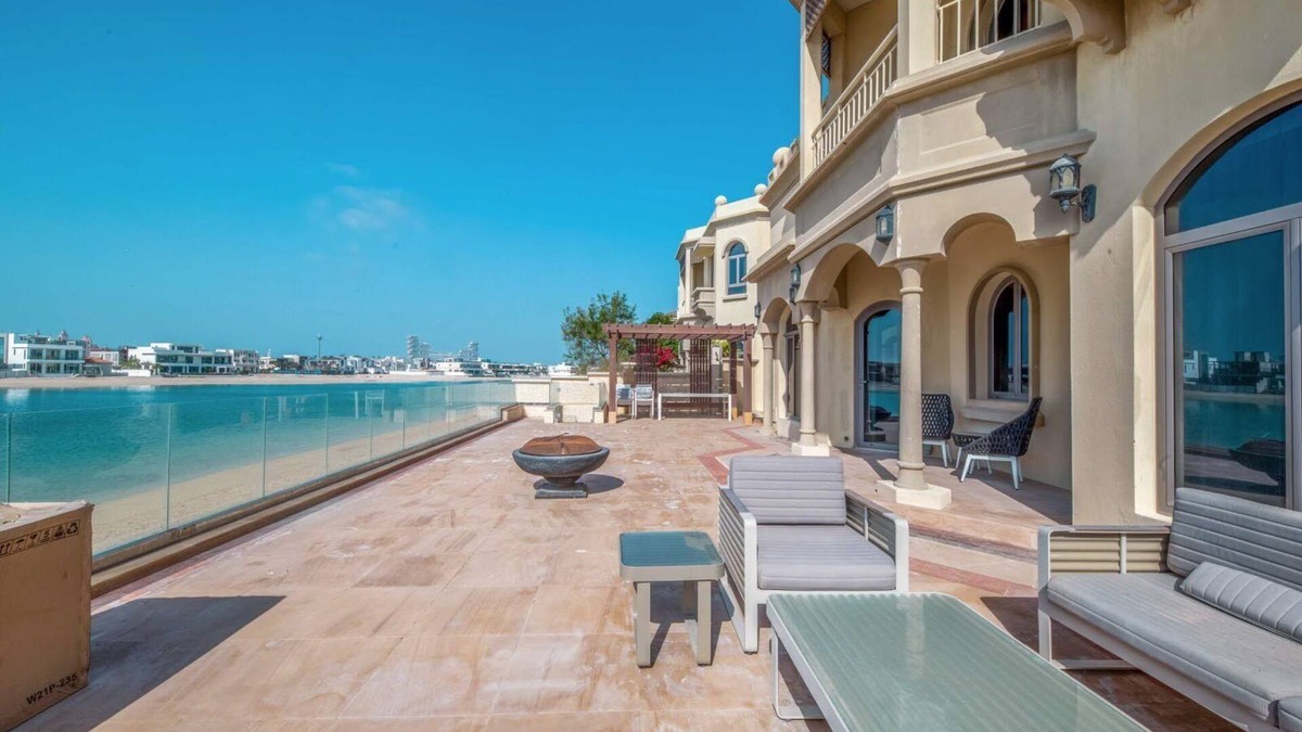 Palm Jumeirah Villa | Sezavi luxury villa. nBook your unforgettable vacation in Dubai!