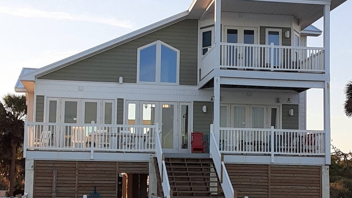 Treasure Beach Village House | SGI Beachfront Hm, 4 Bdrm 3 Bath Sleeps 13 prvt beach n pool 40% off 7/26 - 8/2