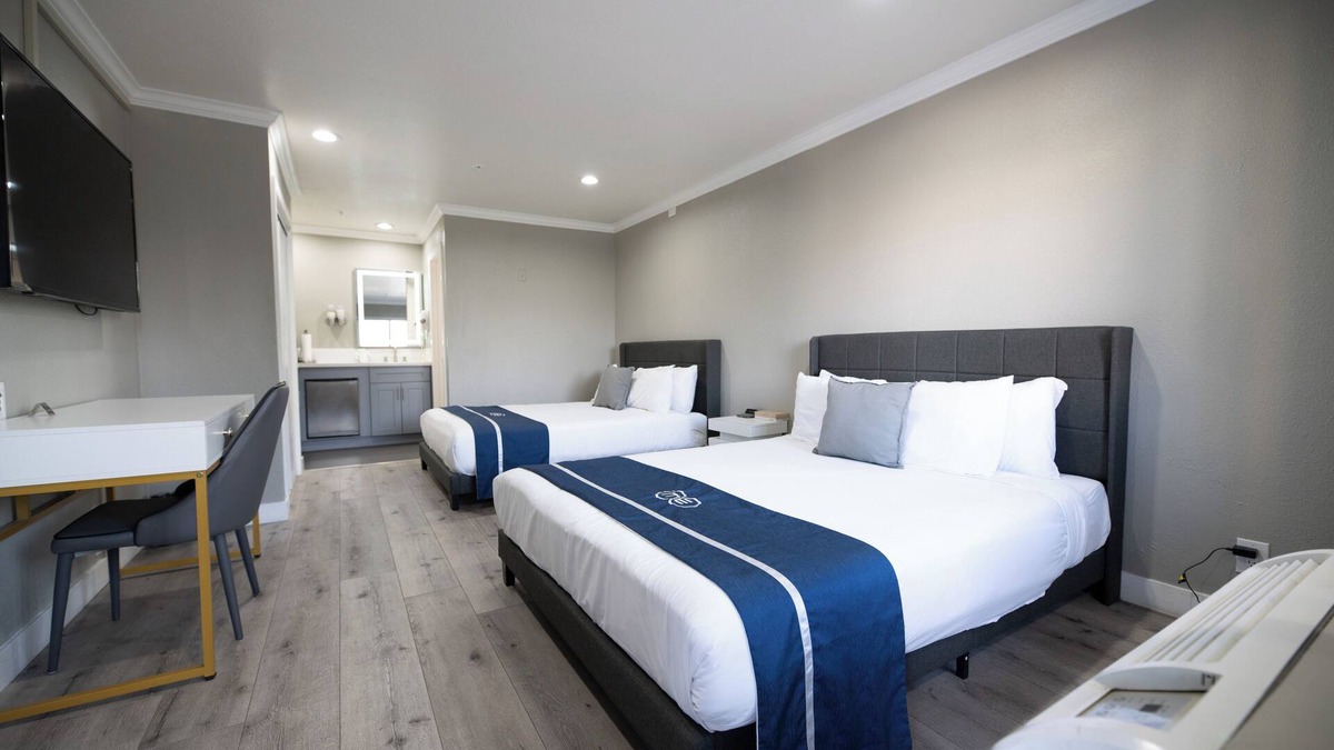 Alhambra Hotel | SGV+DTLA Omeo Suites Quadruple Room
