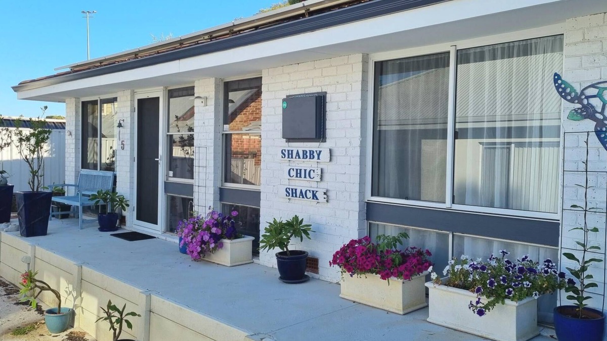 Yanchep Cottage | Shabby Chic Shack- 2 brm cottage, close to beach