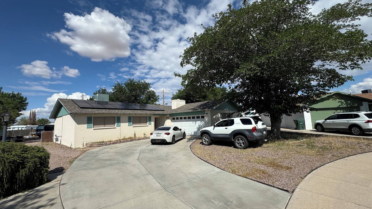 Kingman House | Shaded 3-bedroom house with WiFi, AC in Kingman Less than a mile from Rout 66