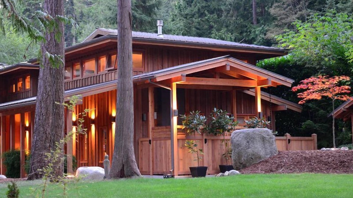 Roberts Creek House | Shades of Jade Inn and Spa