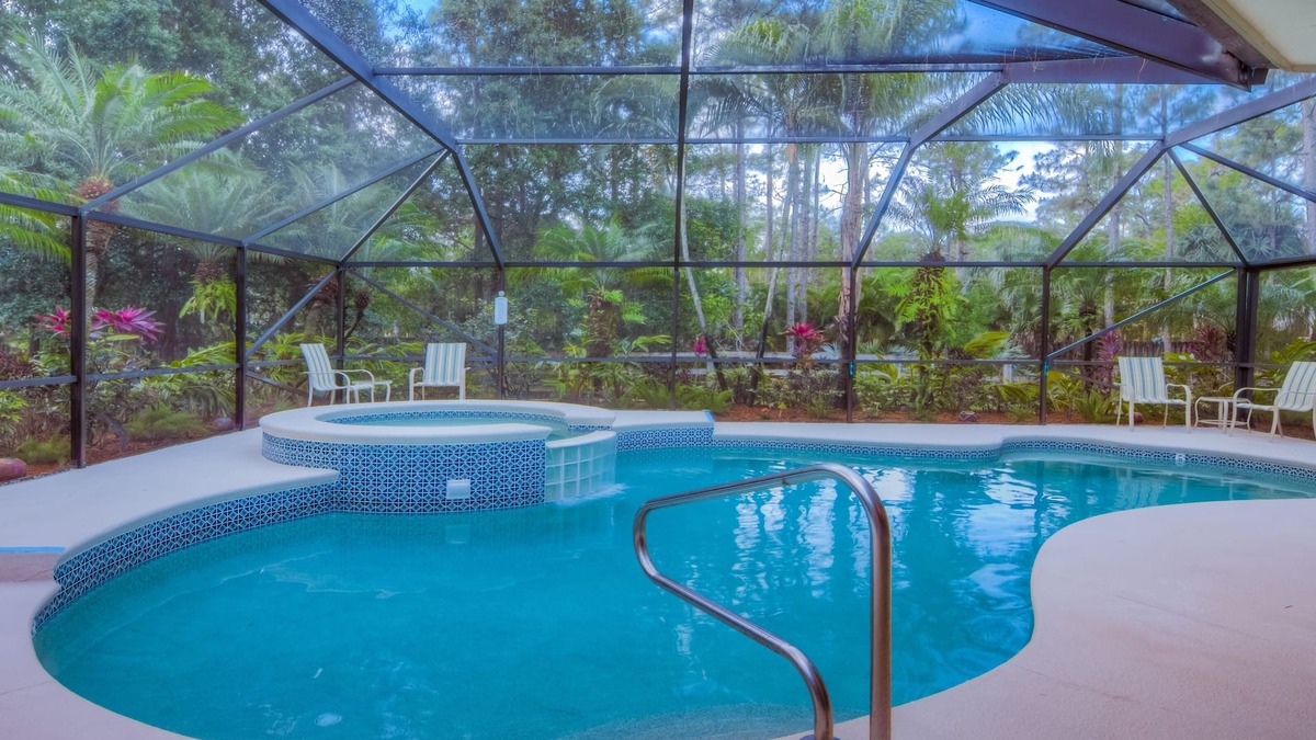 Jupiter Farms House | SHADEY ACRES - HEATED POOL/SPA FAST WIFI PET FRIENDLY ECO-RETREAT NEAR BEACHES