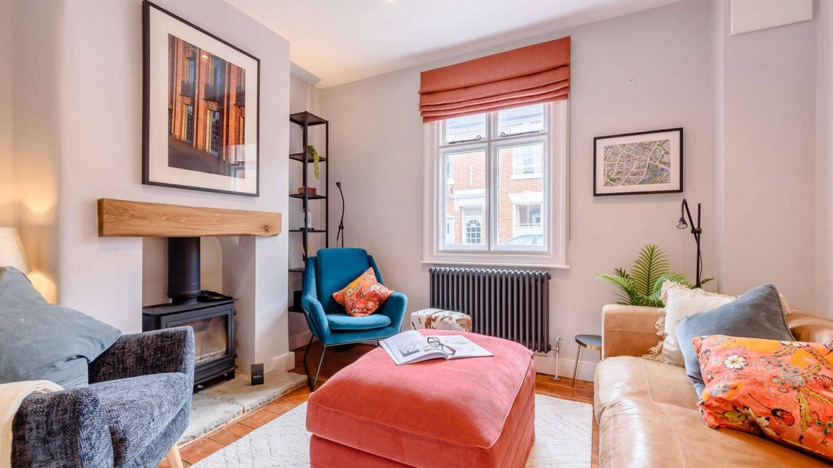 City Centre Cottage | Shakespeare Cottage - a cottage that sleeps 6 guests in 3 bedrooms
