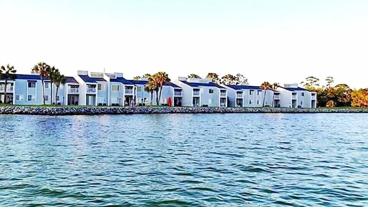 Shalimar Condo | Shalimar Condo 2 Bedrm, Full Bath, next to marina!