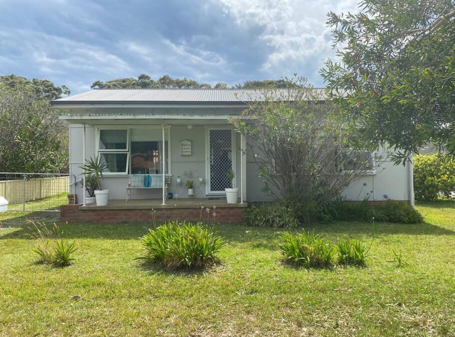 Culburra Beach House | Shalom Beach Cottage - Free Wifi - 300m to beach