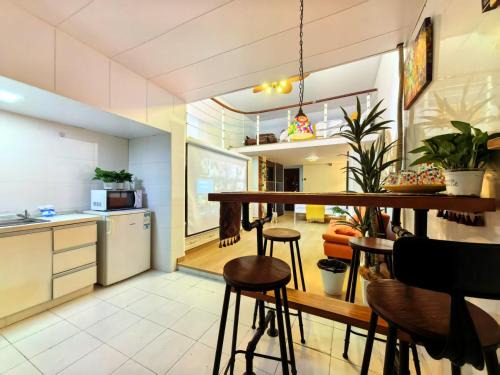 Downtown Shanghai Apartment | Shanghai Hills & Aromahome Terrace Loft with 4K projector clsoe to line 9&12