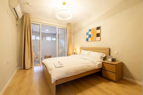 Huaihai Road Commercial Area Apartment | Shanghai Hills&Linghu's Transit-Prime Suite-Line 2, Huamu Rd 788, Direct to Key Spots & SNIEC