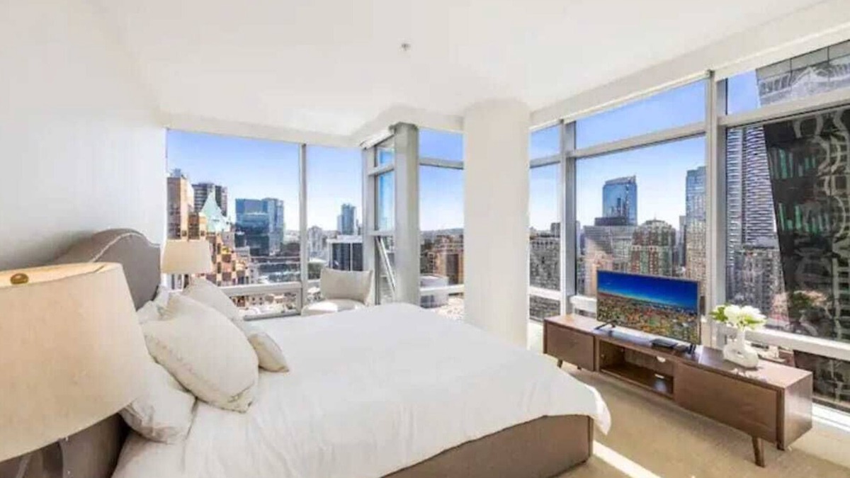 North Vancouver Apartment | Shangri-La - Downtown Core W/ Splendid View