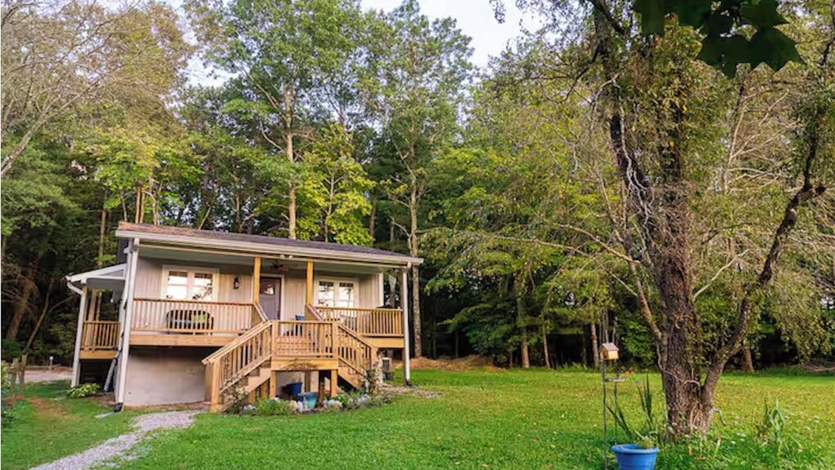 Etowah Cottage | Shangri-La in Etowah: a serene + cheerful cottage near Pisgah & DuPont Forests