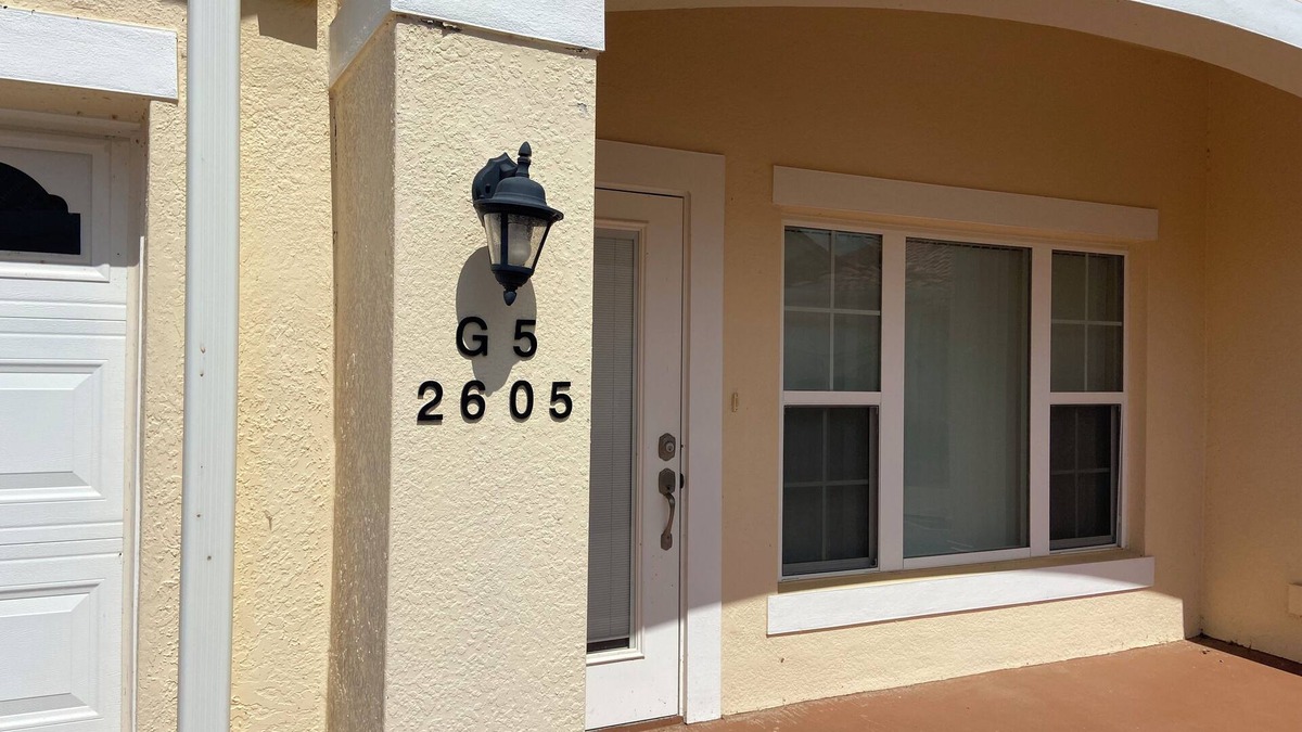 Tavares Condo | Shantiniketan G 5/2605/50 minutes to the Disney 2 mile to down town Tavares.
