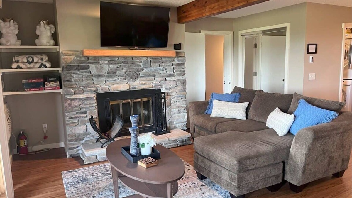 Bellaire Condo | Shanty Condo-Pool Pass & Great Views Included!