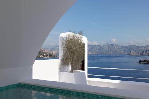 Kamari Apartment | Shape-Spiral