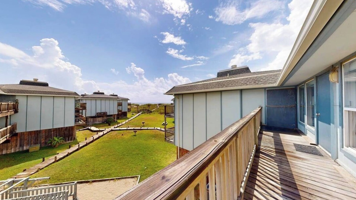 Port Aransas Condo | Shared Heated Pool, Boardwalk to Beach, Golf Cart Access
