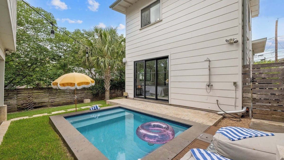 Blackshear-Prospect Hill House | Shared Pool + East Austin - Eastside Palm House!