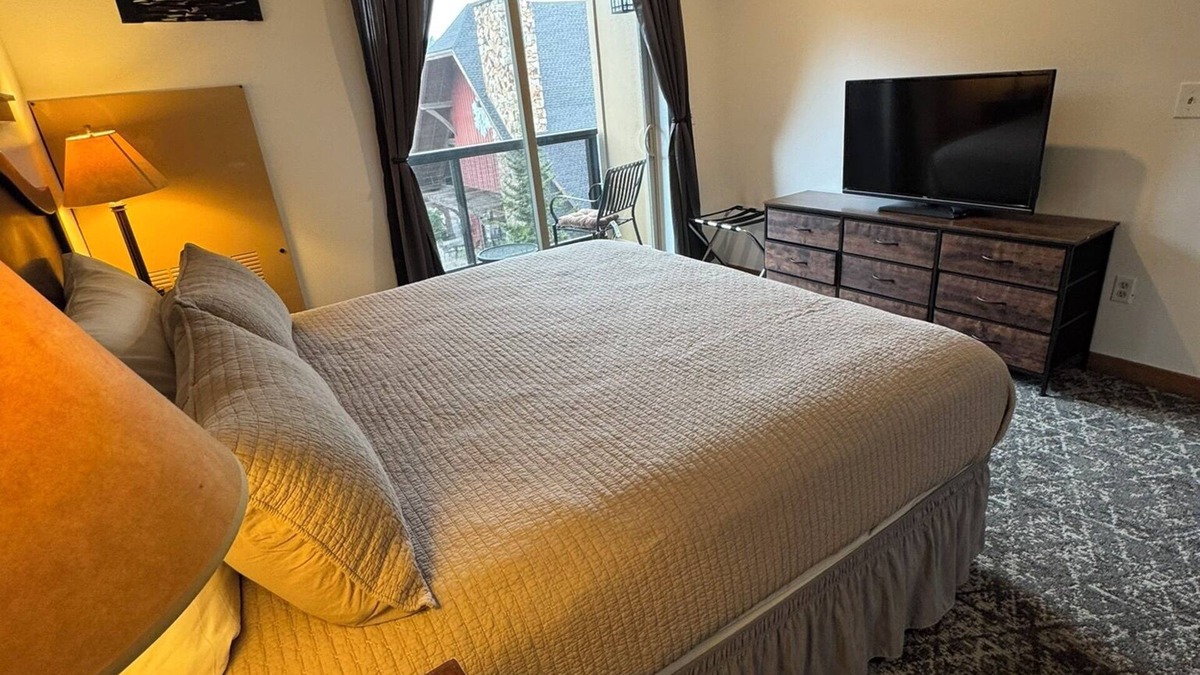 Kellogg Condo | 🗻🚵 Shared Roof Top Hot tub @ Silver Mtn 🥾 🏄♂️ en suite also listed
