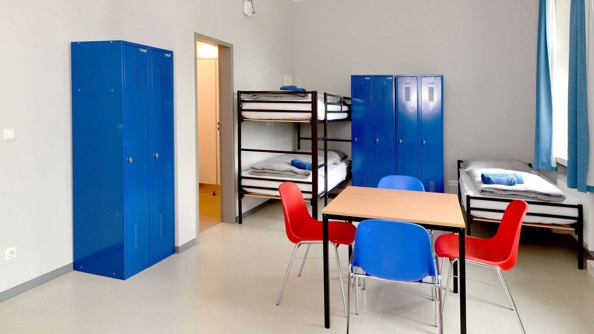 Guben Apartment | Shared room with private bathroom (up to 6 people), No. 19 - Hostel in Guben