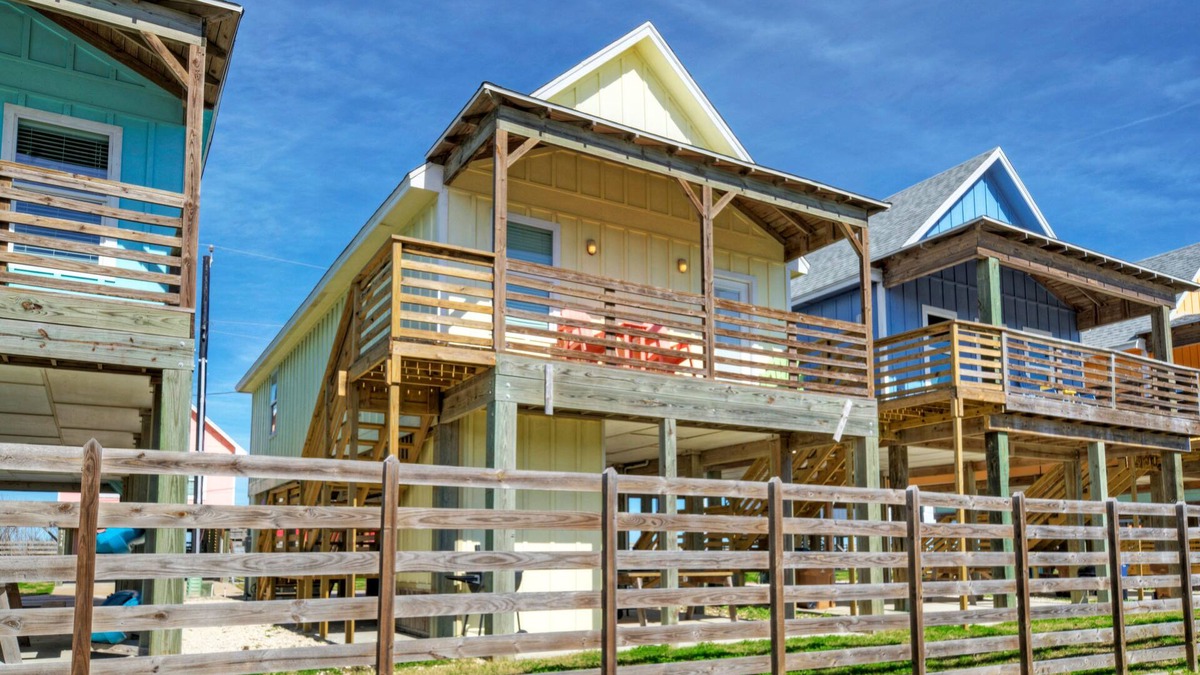 Flour Bluff House | Shared Waterfront Pool and Boat Dock, Balcony w/View | Yellowfin by AvantStay