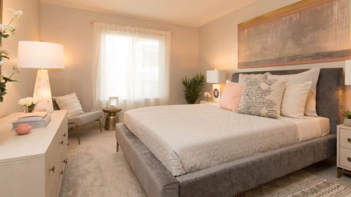 Sharon Heights Condo | Sharon Green: Bright 3BR Condo