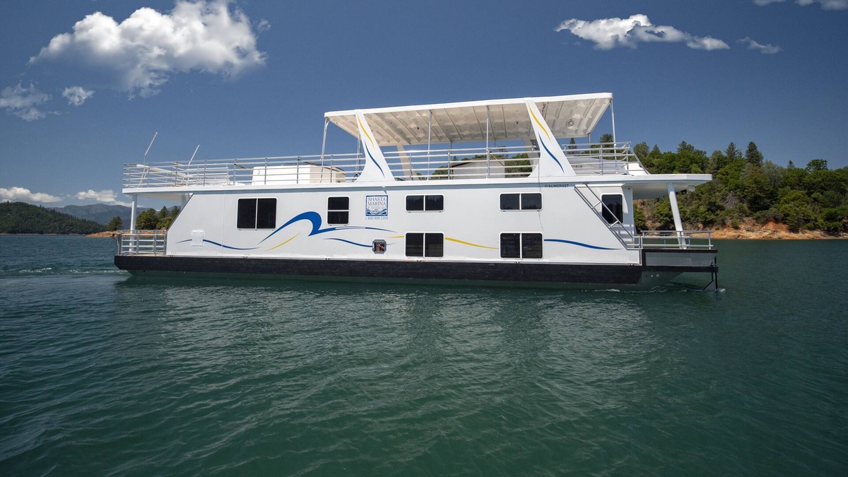 Lakehead Boat Rental | Shasta Marina at Packers Bay's Sumerset Houseboat