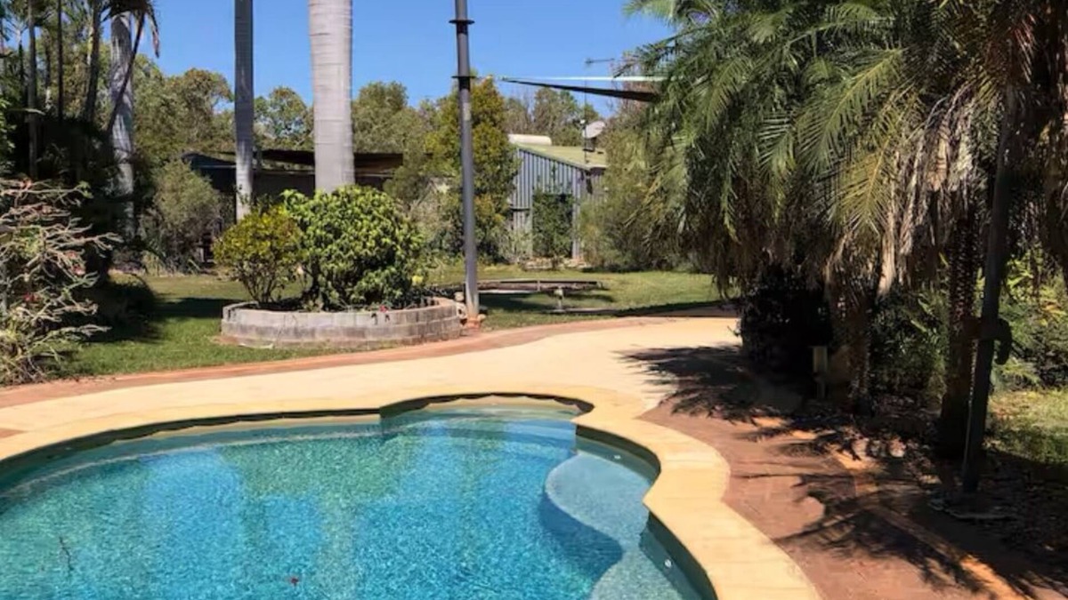 Uralla Cabin | Shauna’s ShacknnSelf contained cabin in beautiful rural setting, 7km from town.