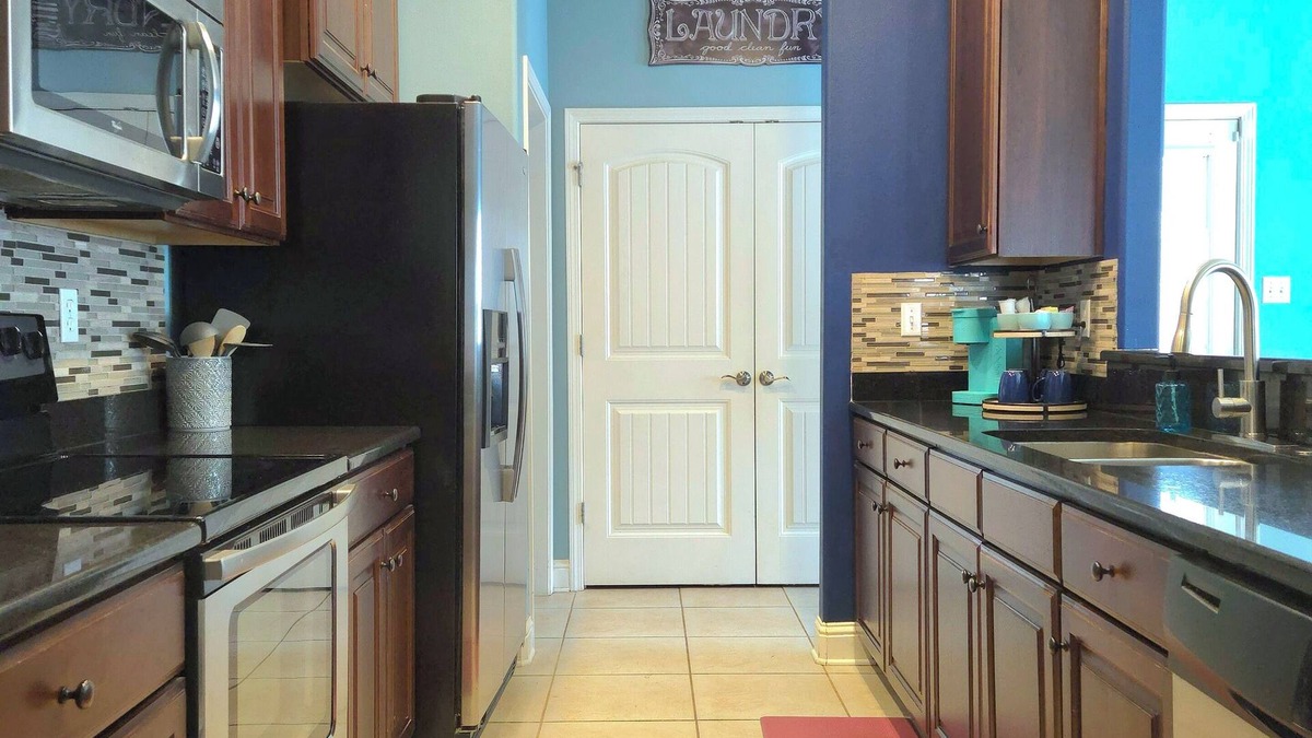 Gulfport House | Shea House with king suite