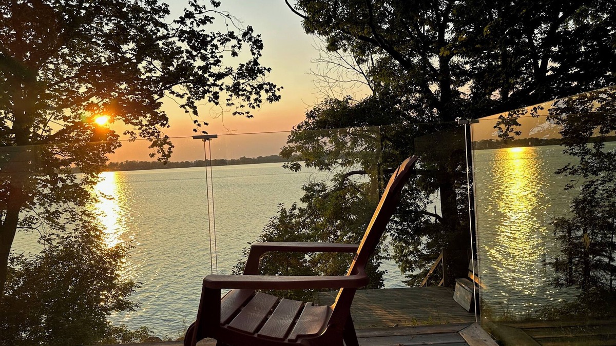 Picton Cottage | Sheba’s Island (Prince Edward County) 3 bedroom lakefront cottage