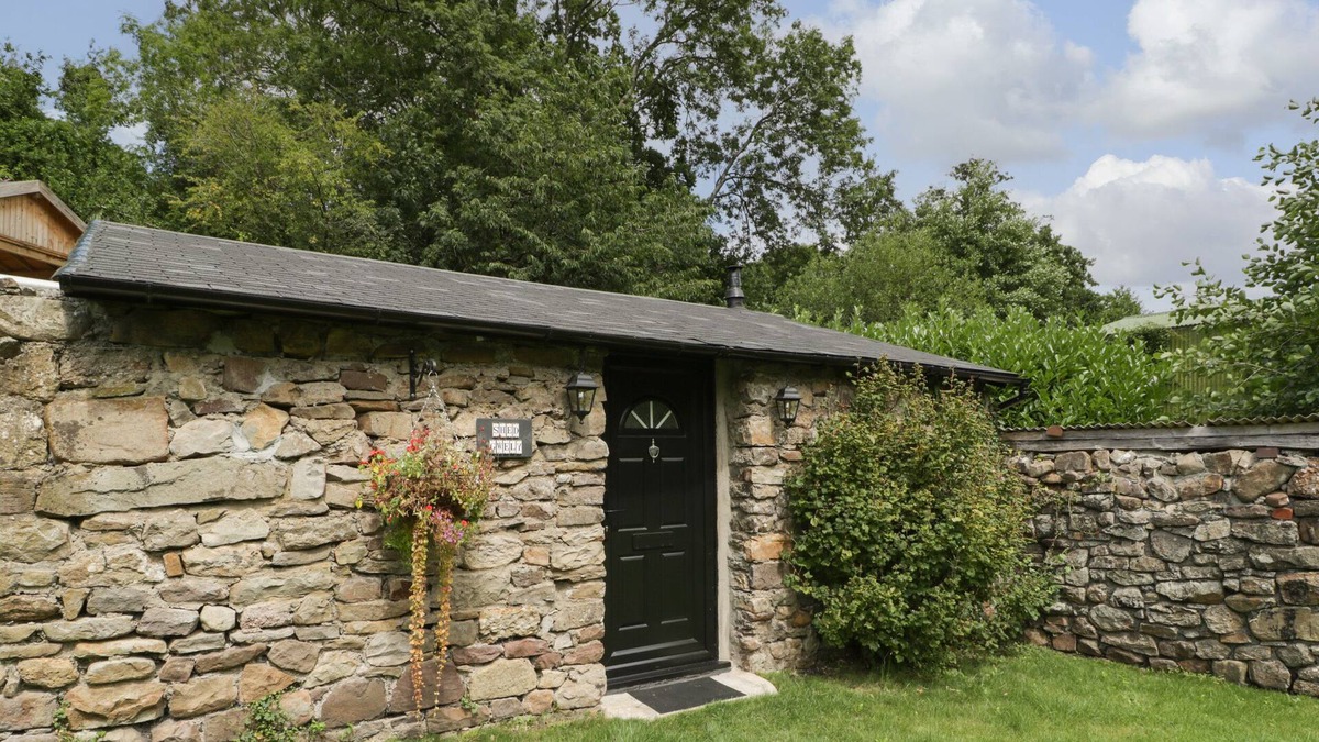 Abergavenny Cottage | SHED GWELY, character holiday cottage, with open fire in Govilon
