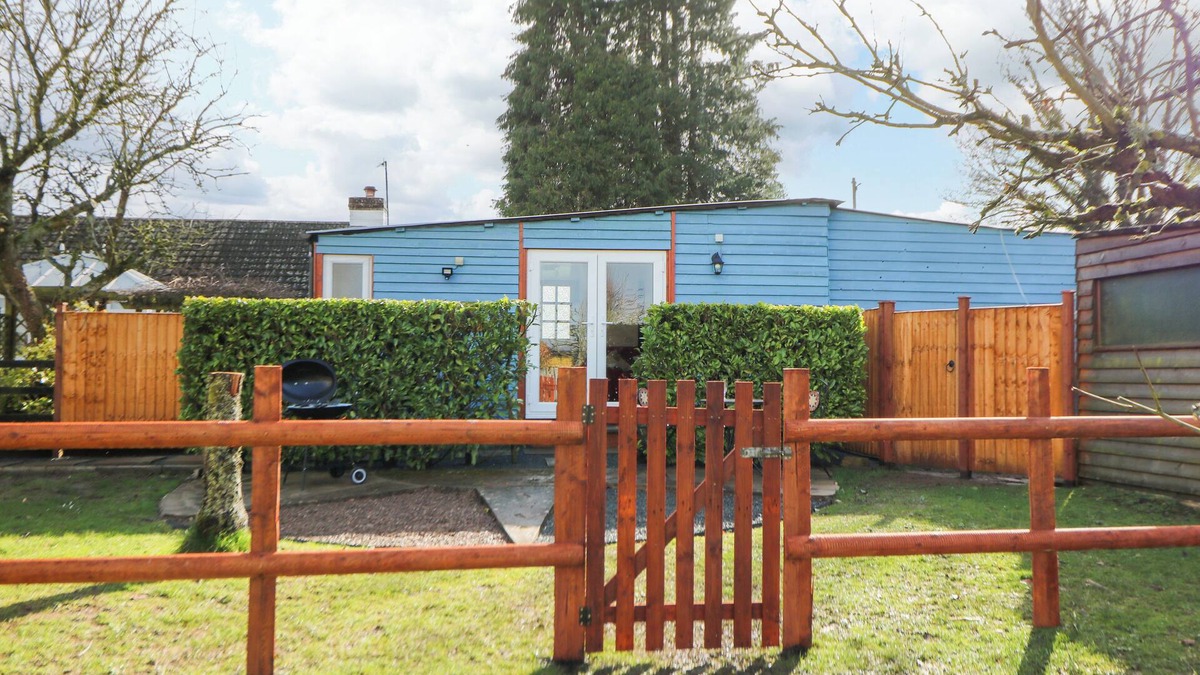 Westbrook Court Cottage | SHED YOUR BLUES, romantic, with a garden in Kington