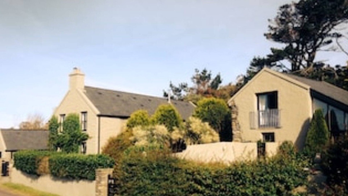 Ardnatrush Cottage | Sheep's Head farmhouse and barn overlooking Dunmanus Bay