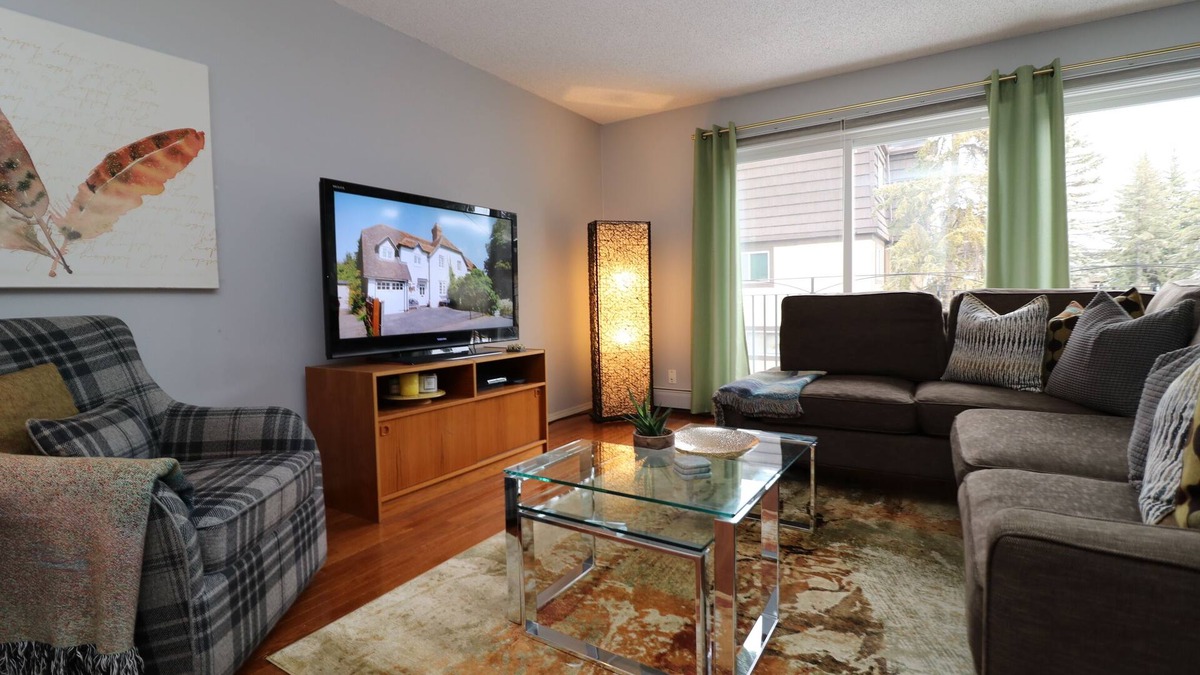 Southwest Calgary House | Sheer Perfection by MRU & RGH, 7 min to Downtown! BL#247080