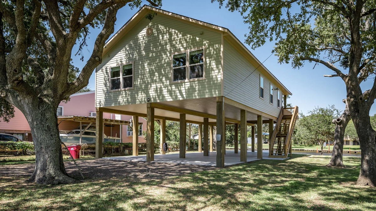 Cedar Lane House | Sheets’ Creek: Brand new construction on Caney Creek